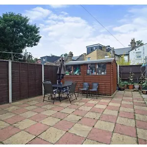 The Leyton Oasis Guest house